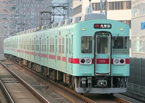รถไฟนิชิเท็ตสึสีเขียวมินต์ ขบวนด่วนพิเศษปลายทางโอมุตะ